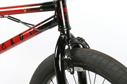 Close-up of Haro Bikes Leucadia DLX front fork, showcasing Chromoly-Kurbeln and La Mesa-Reifen on a plain white background.