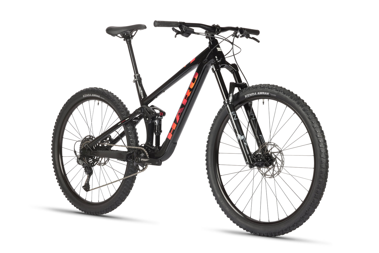 The Daley Alloy 3 by Haro Bikes is a sleek black trail bike with red accents, designed for rugged terrain and outdoor adventures. It features a durable Aluminiumrahmen, thick off-road tires, a front suspension fork, and a rear shock absorber.