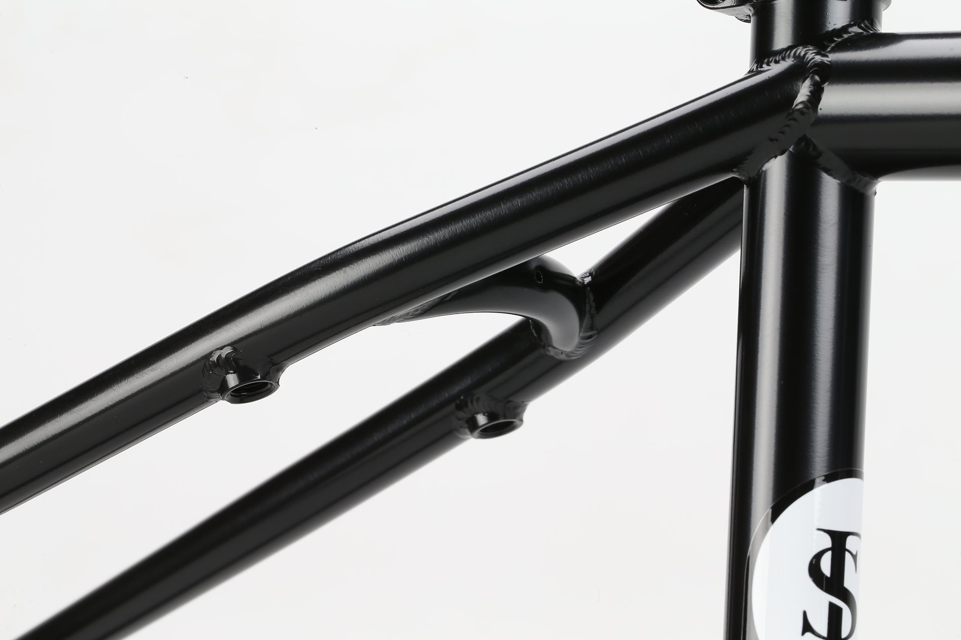 Close-up of the Haro Bikes "Dennis Enarson SD" V3 Rahmen, showing welded joints and a partial white logo on the vertical tube.