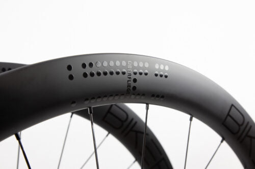 Black carbon rim for the Bike Beat Überflieger Pro 50 Disc with spoke holes and subtle dot pattern graphics.