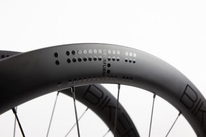 Black carbon rim for the Bike Beat Überflieger Pro 50 Disc with spoke holes and subtle dot pattern graphics.
